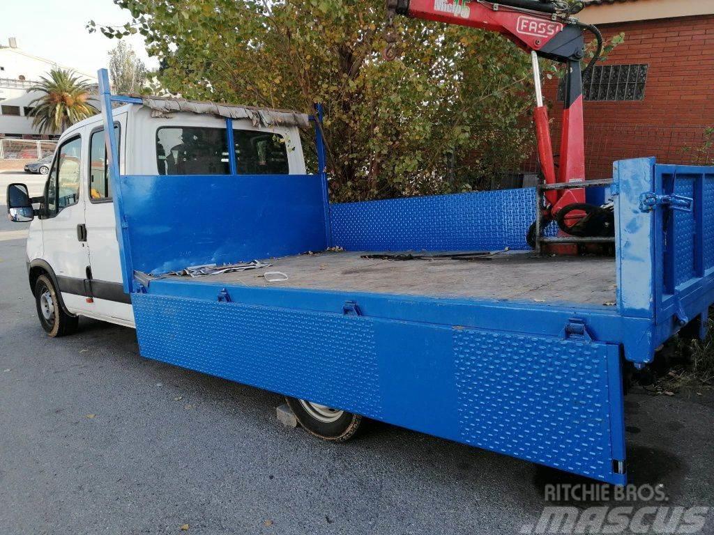 Camion Iveco Daily Doble Cabina con Pluma Ďalšie nákladné vozidlá