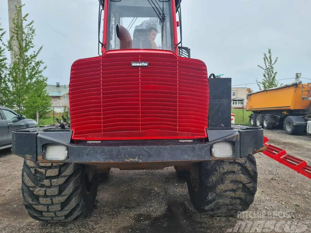 Komatsu 895 Lesné traktory