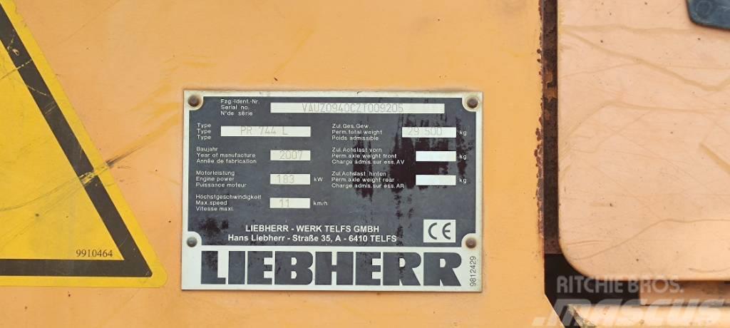 Liebherr PR 744 L Pásové dozéry