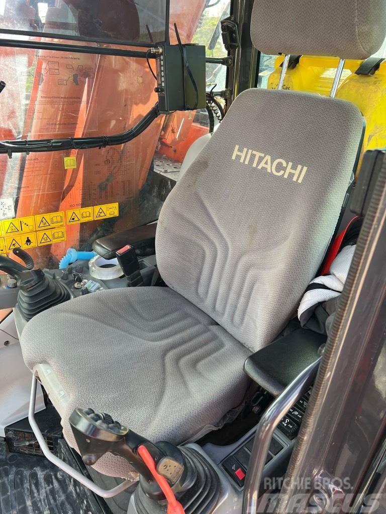 Hitachi ZX 135 US-6 Pásové rýpadlá