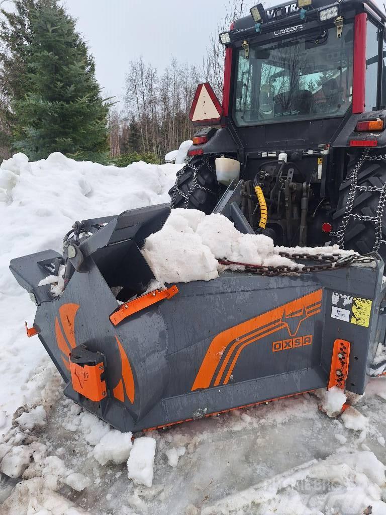 Oxsa EVO 230 levikkeillä Snehové frézy