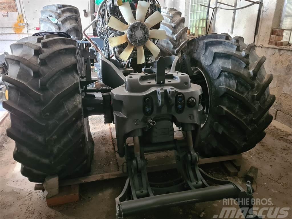 Massey Ferguson 8735 Dyna-VT Kompaktné traktory