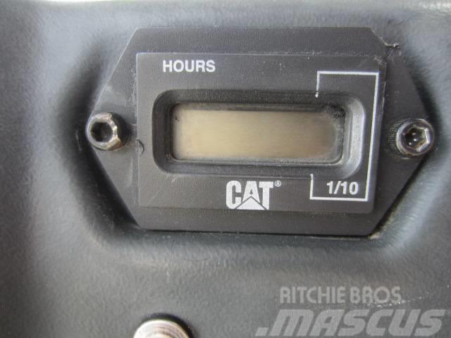 CAT 906 Kolesové nakladače