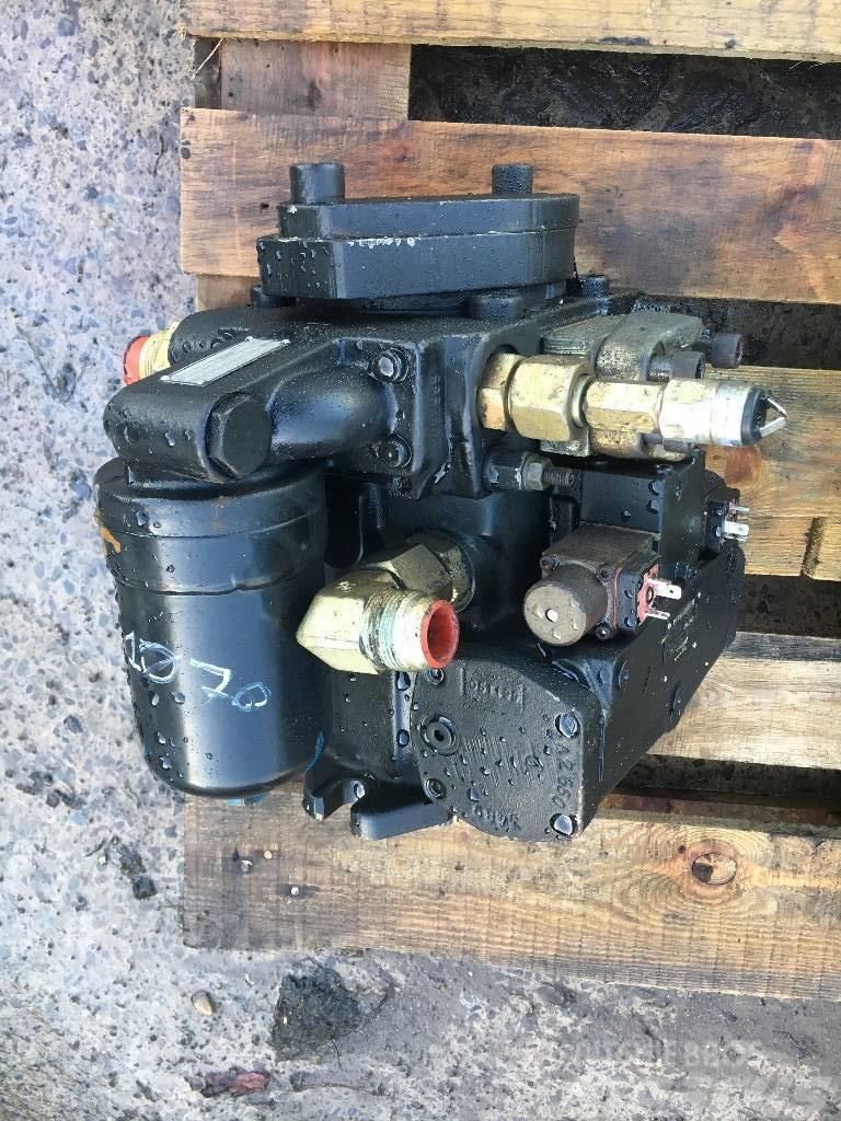 Timberjack 1070 Trans pump F058046 Prevodovka