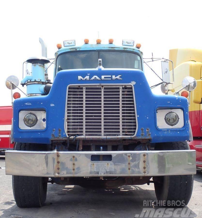 Mack RB688S Hákový nosič kontajnerov