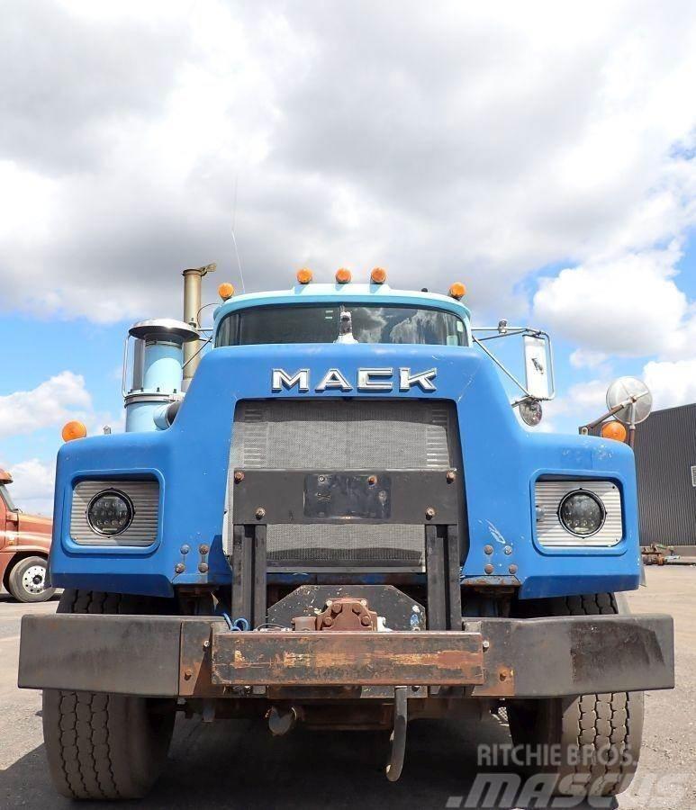 Mack RB688S Hákový nosič kontajnerov