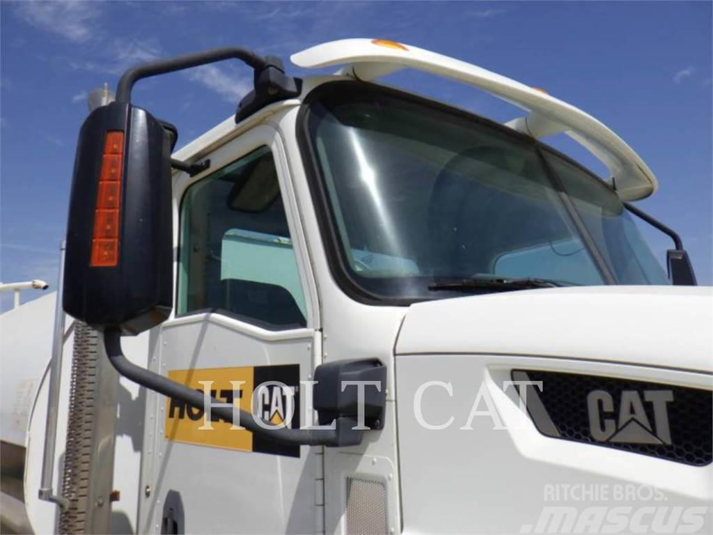 CAT CT660S Cisternové nákladné vozidlá