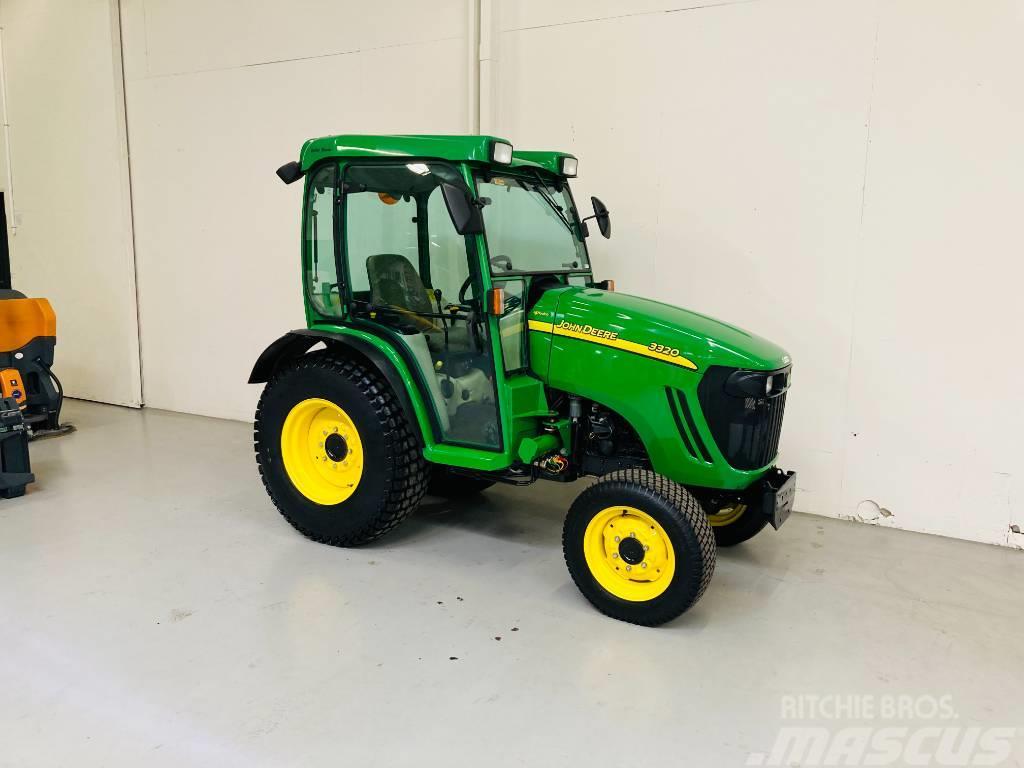 John Deere 3320 Kompaktné traktory