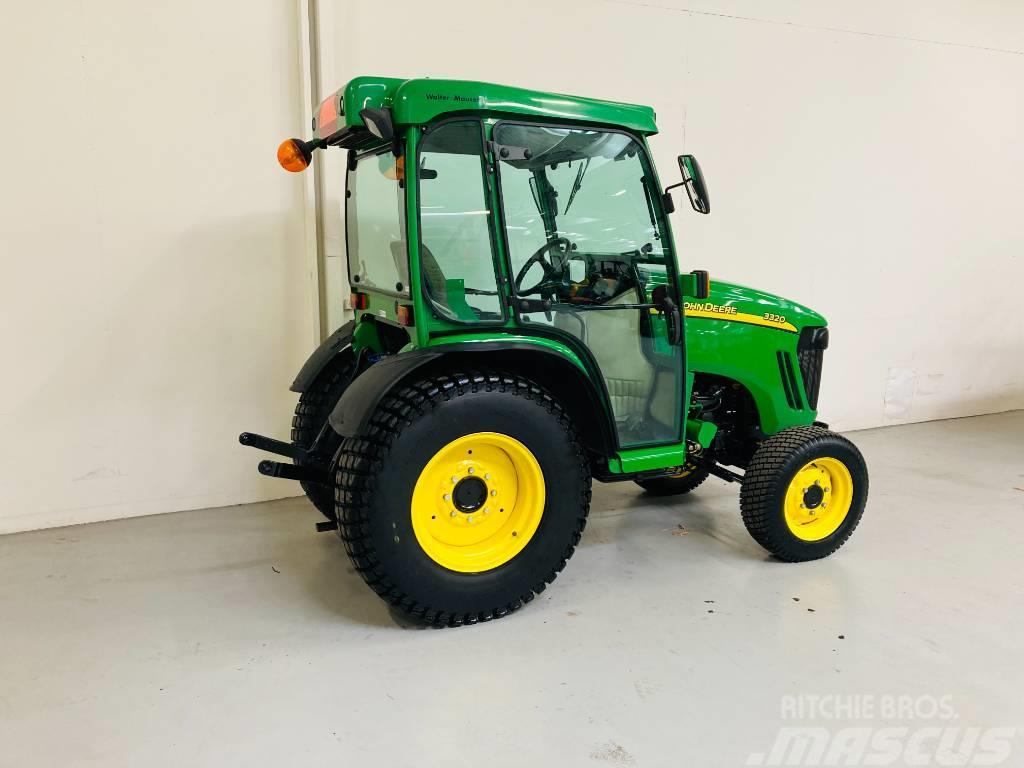 John Deere 3320 Kompaktné traktory