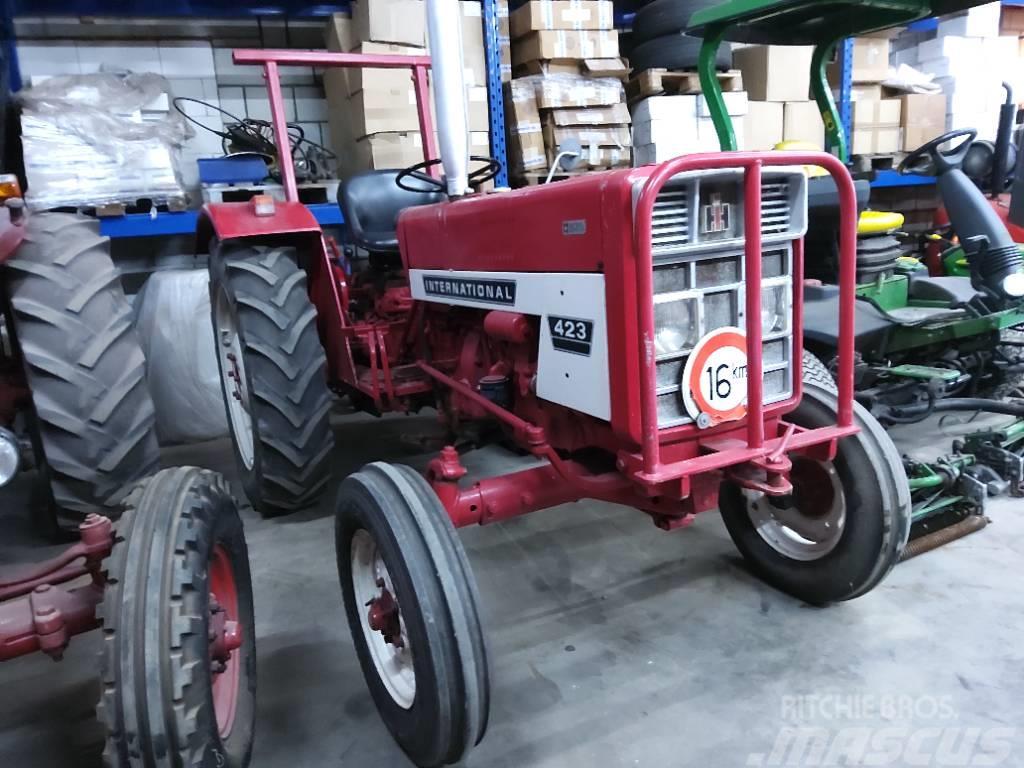 IH 423 Traktory