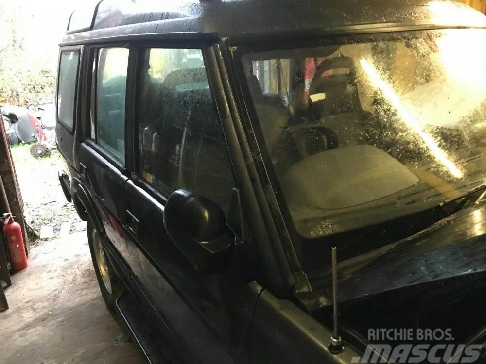 Land Rover Discovery 300 TDi offside front door £90 Iné