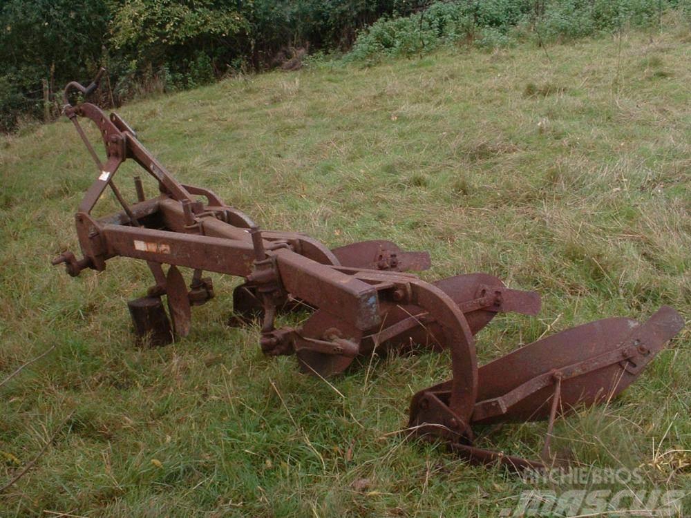 Massey Ferguson three furrow plough Ďalšie komponenty