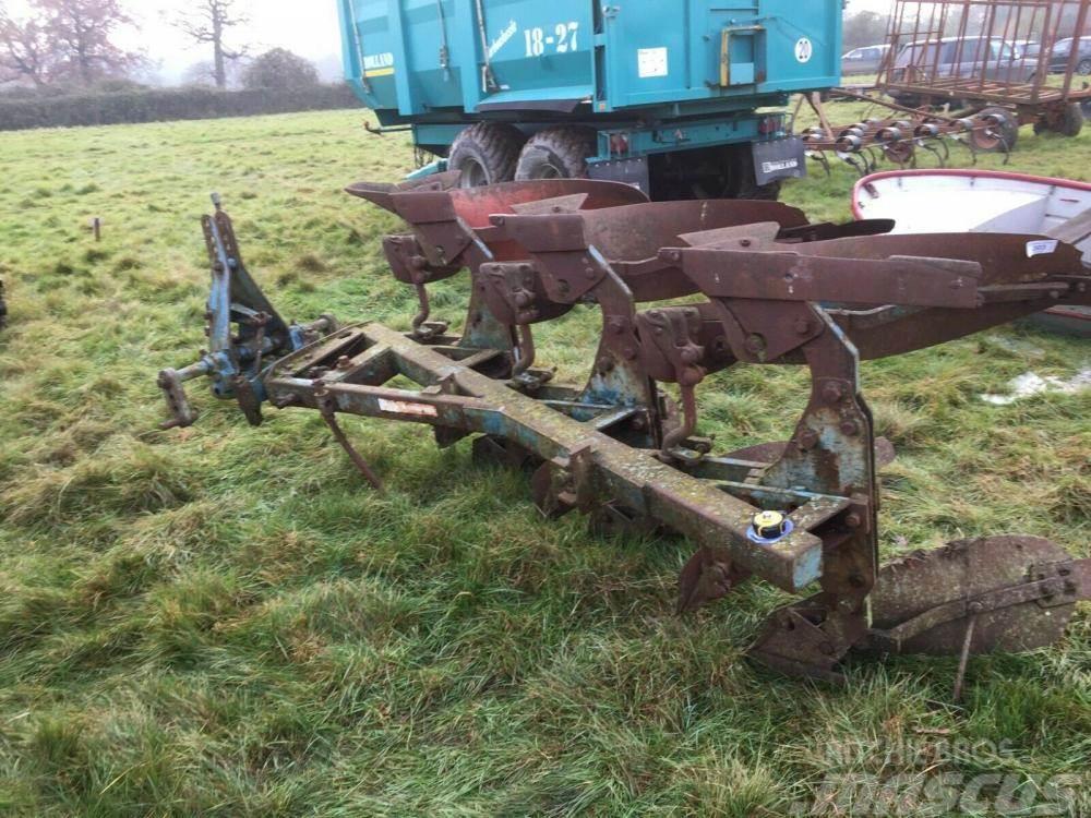 Ransomes 3 Furrow reversible plough £450 plus vat £540 Konvenčné pluhy