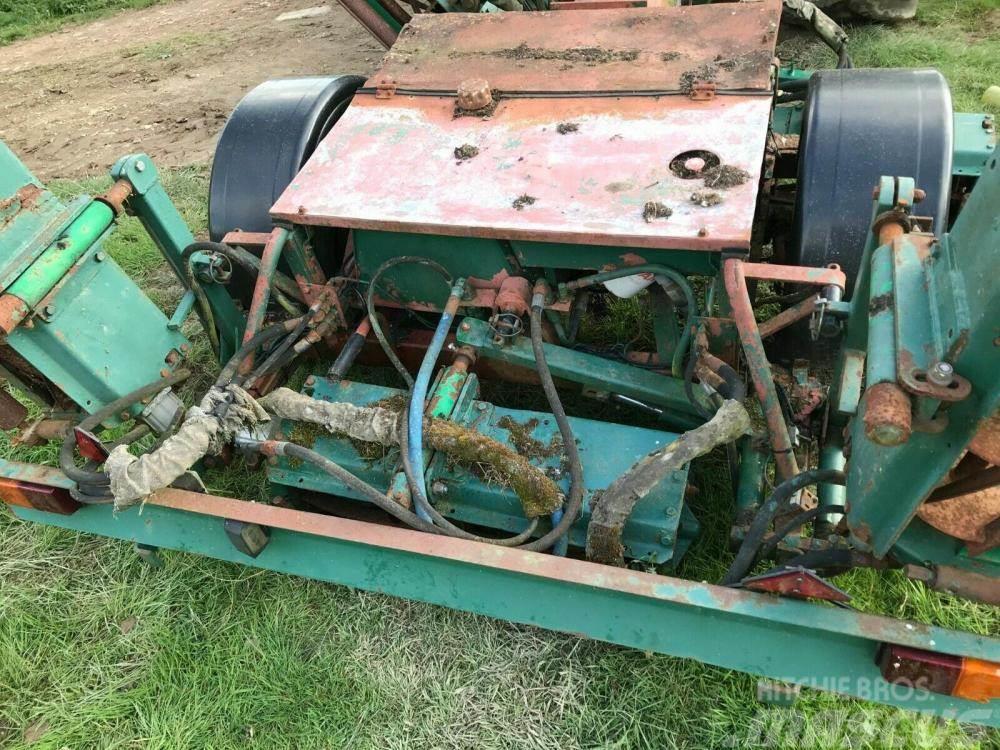 Ransomes gang mower 5 reel - tractor driven - £750 Samochodné kosačky