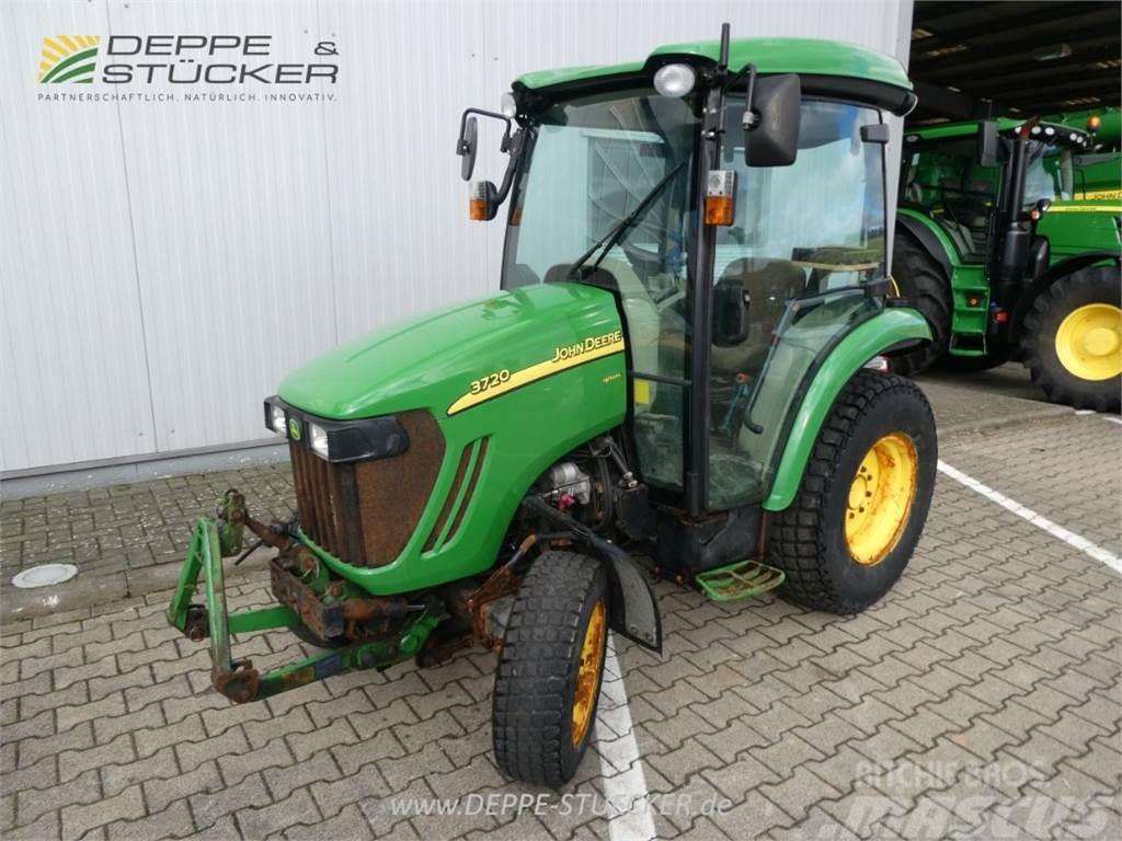 John Deere 3720 Kompaktné traktory