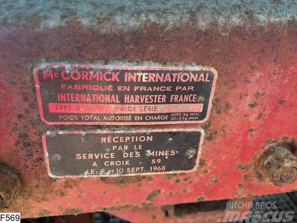 International 851 Mc Cormick International 851 Kombinované zberacie stroje