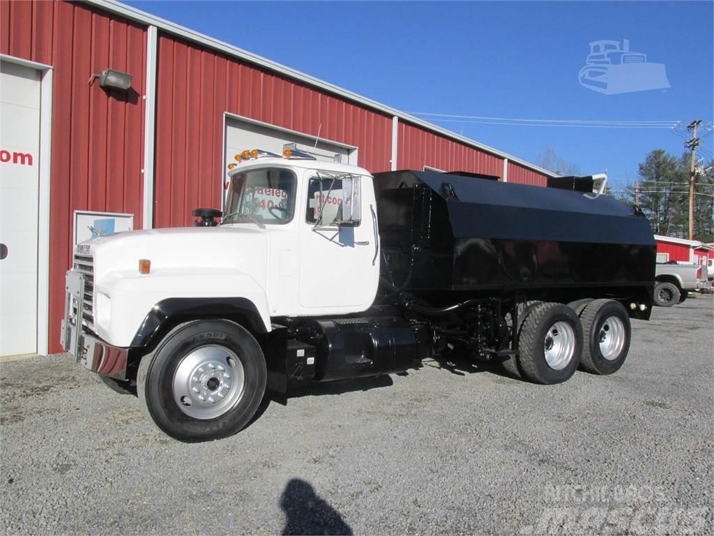 Mack R685S Cisternové nákladné vozidlá