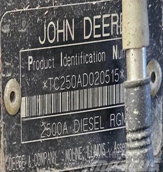 John Deere 2500 A Kosačky fervejí