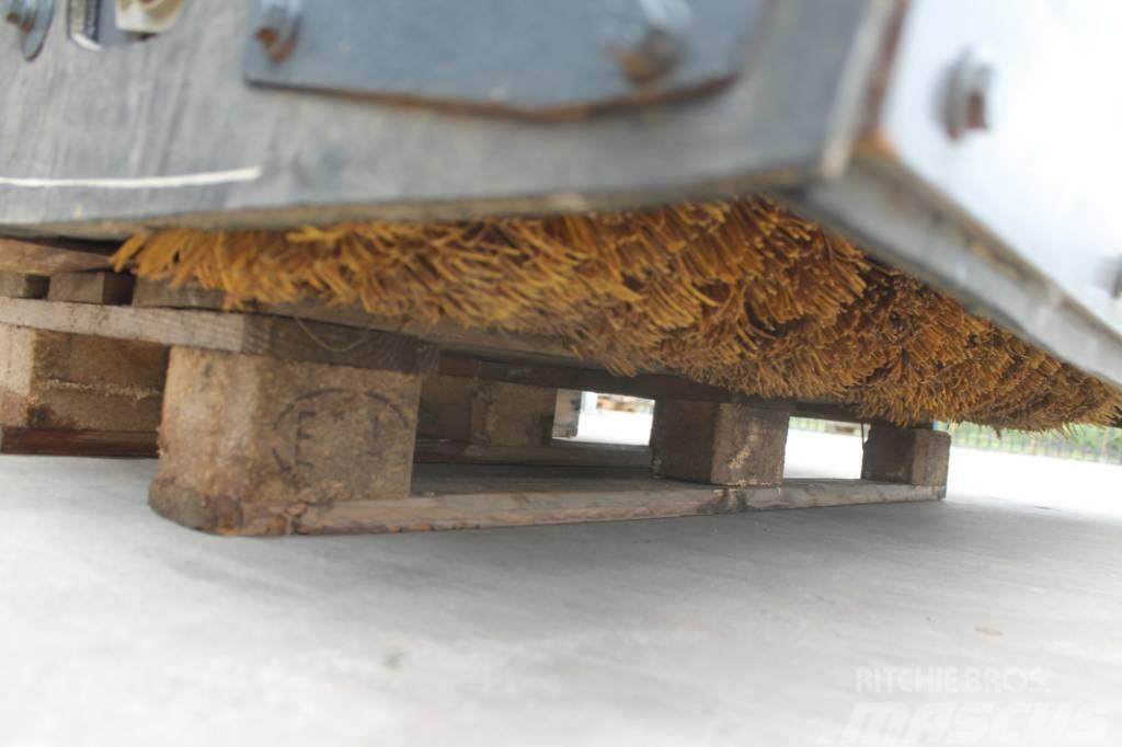 Bobcat Sweeper Attachment Príslušenstvo asfaltovacích strojov