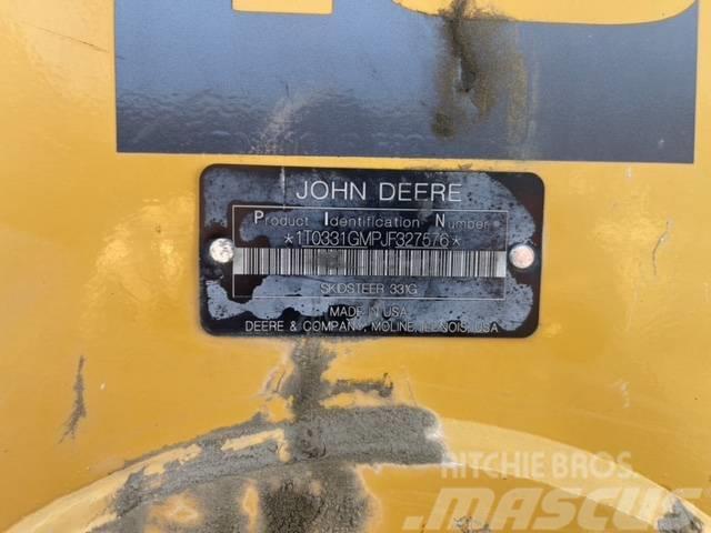 John Deere 331G Šmykom riadené nakladače