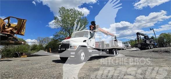 Mack GRANITE CV713 Plošinové nákladné automobily/nákladné automobily so sklápacími bočnicami