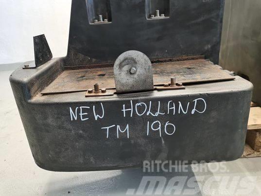 New Holland TM 175 fuel tank Kabíny a interiér
