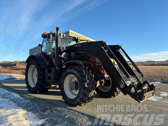 Valtra T234D MED LASTER 50 KM/T FULLDEMPET Traktory