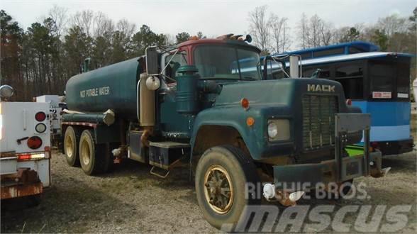 Mack RD685S Cisterny na vodu