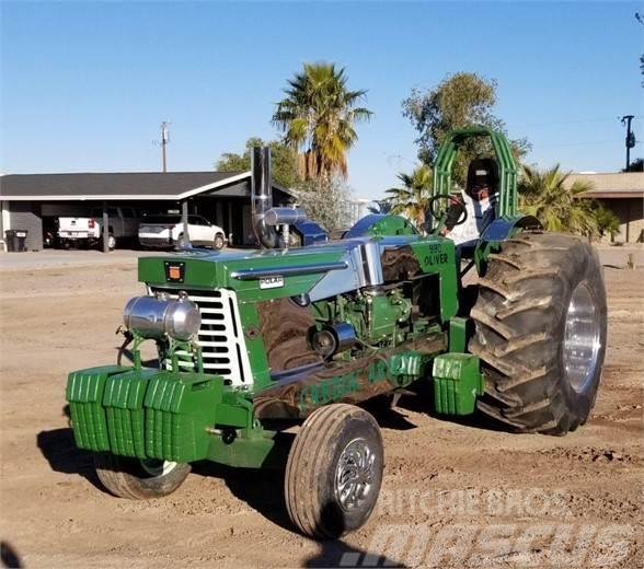 Oliver 990 Traktory