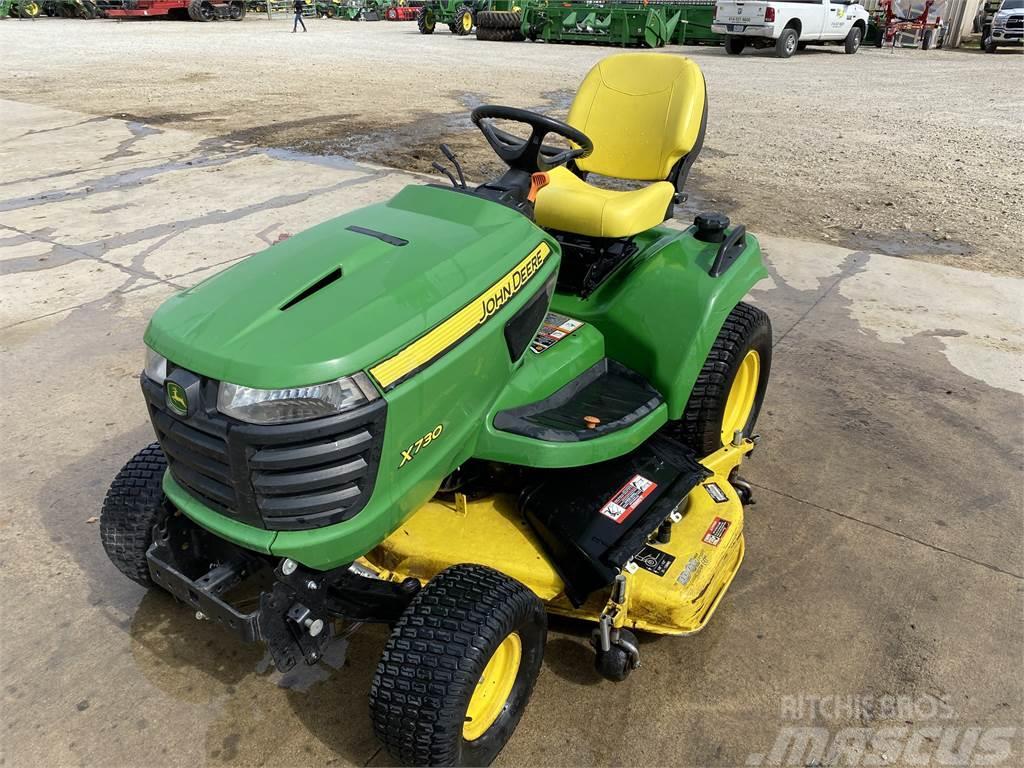 John Deere X730 Kompaktné traktory