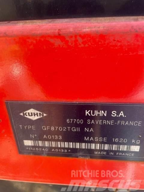 Kuhn GF8702 Obracače a zhrabovače sena