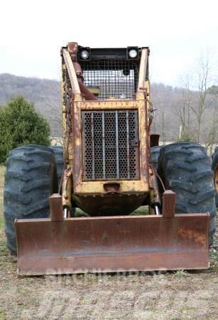 CAT 518 Lesné kolesové traktory