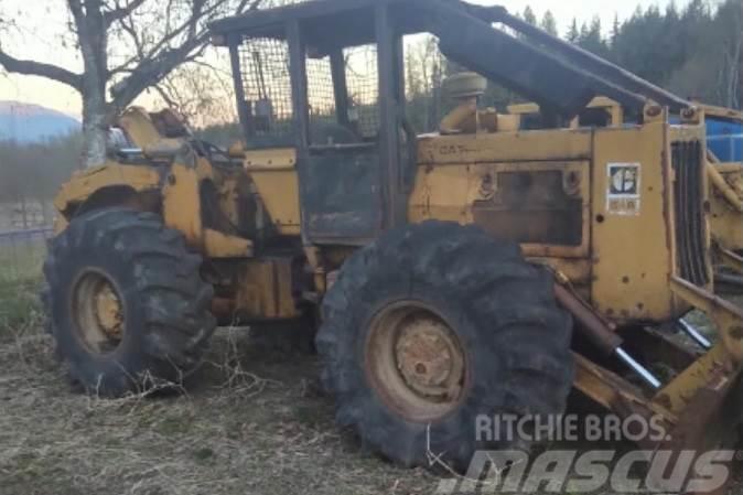 CAT 518 Lesné kolesové traktory