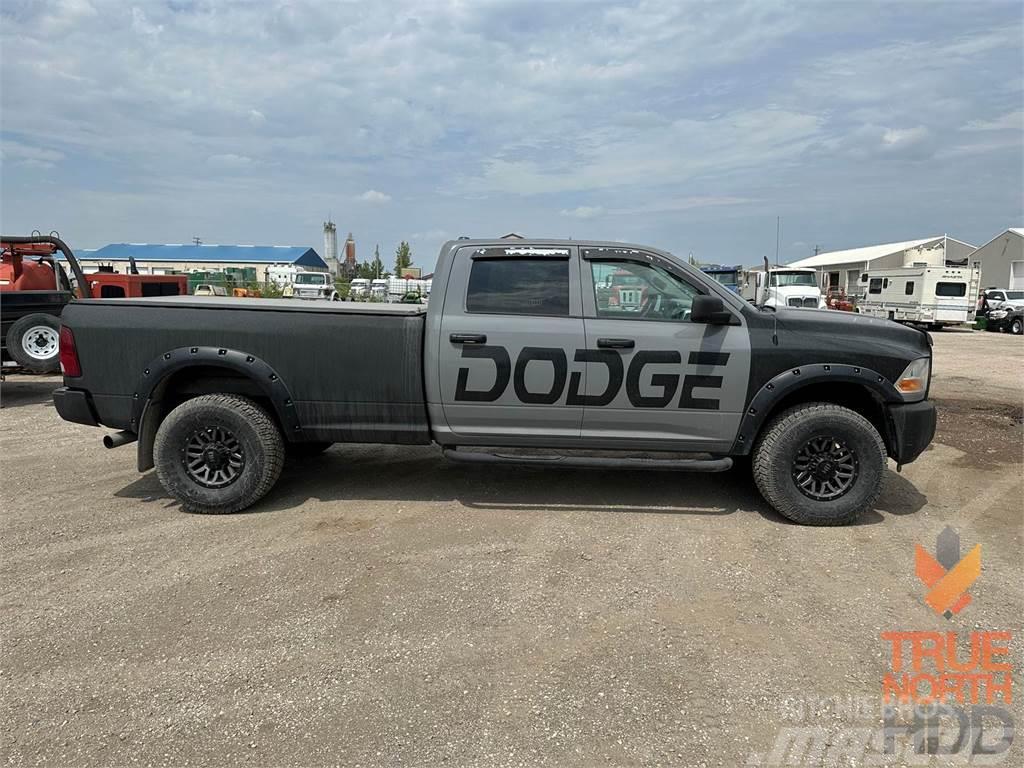 Dodge Ram 2500 Plošinové nákladné automobily/nákladné automobily so sklápacími bočnicami