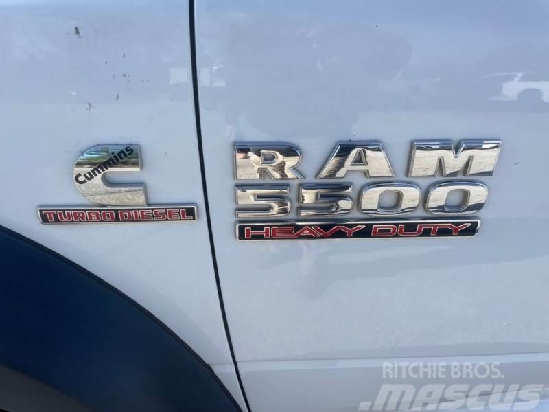 Dodge RAM 5500 CREW CAB Skriňová nadstavba