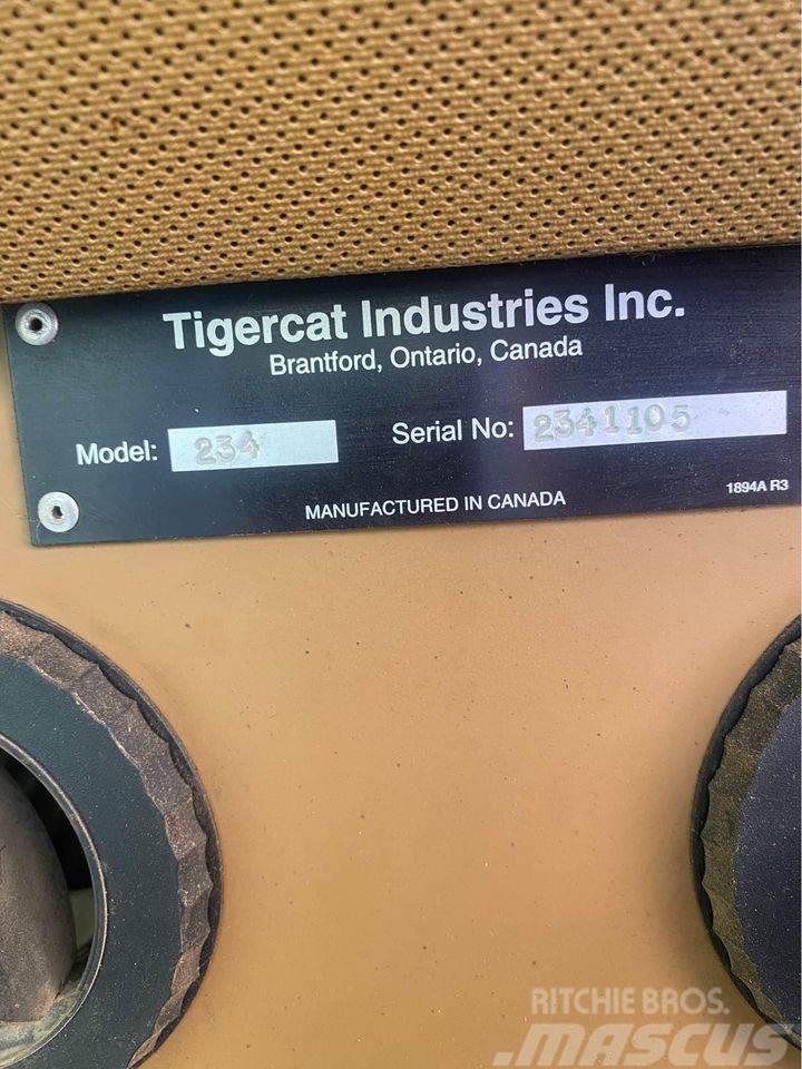 Tigercat 234 Lesné nakladače