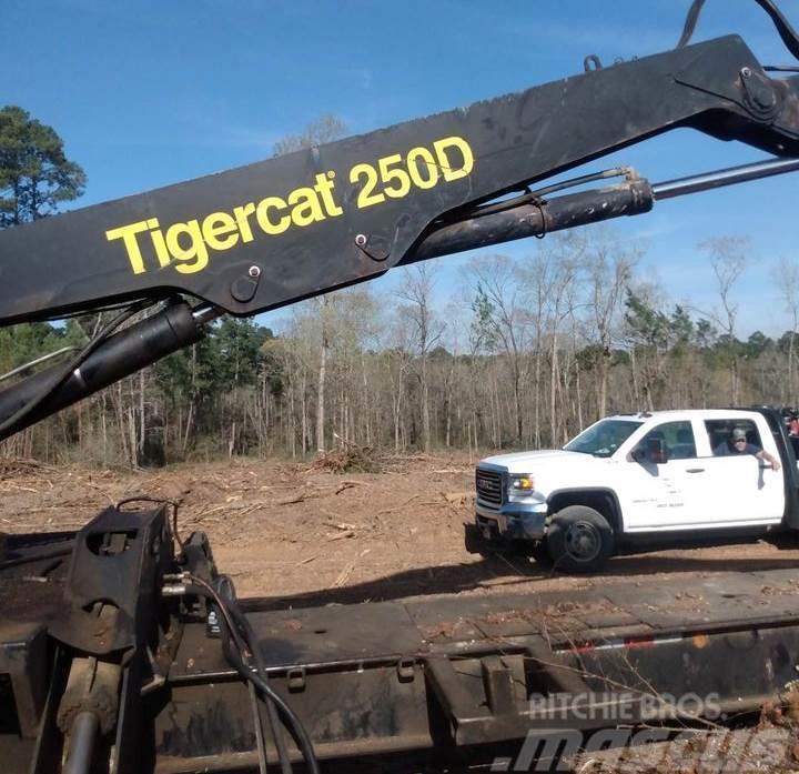 Tigercat 250D Lesné nakladače