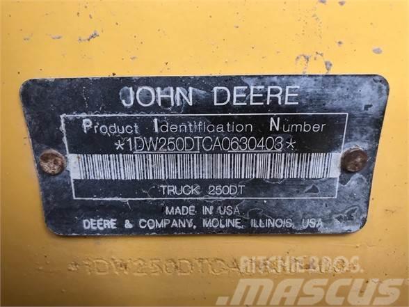 John Deere 250D II Kĺbové nákladné autá