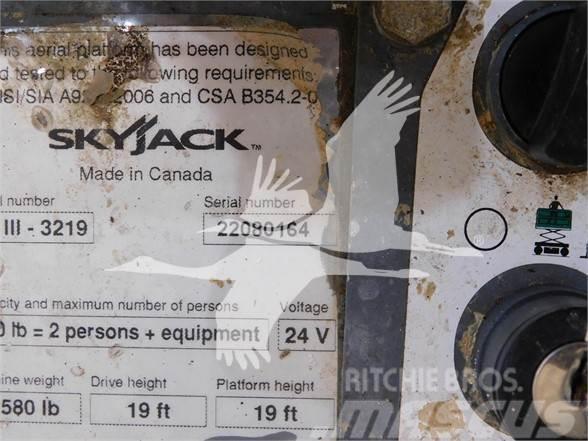 SkyJack SJIII3219 Nožnicové zdvíhacie plošiny