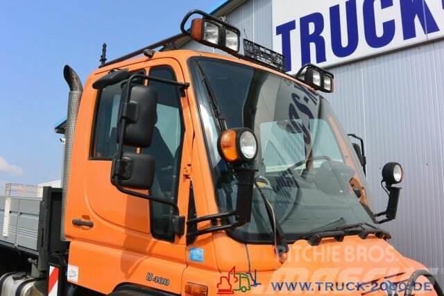 Unimog U400 4x4 Mulag Teleskop + Frontausleger Klima Plošinové nákladné automobily/nákladné automobily so sklápacími bočnicami