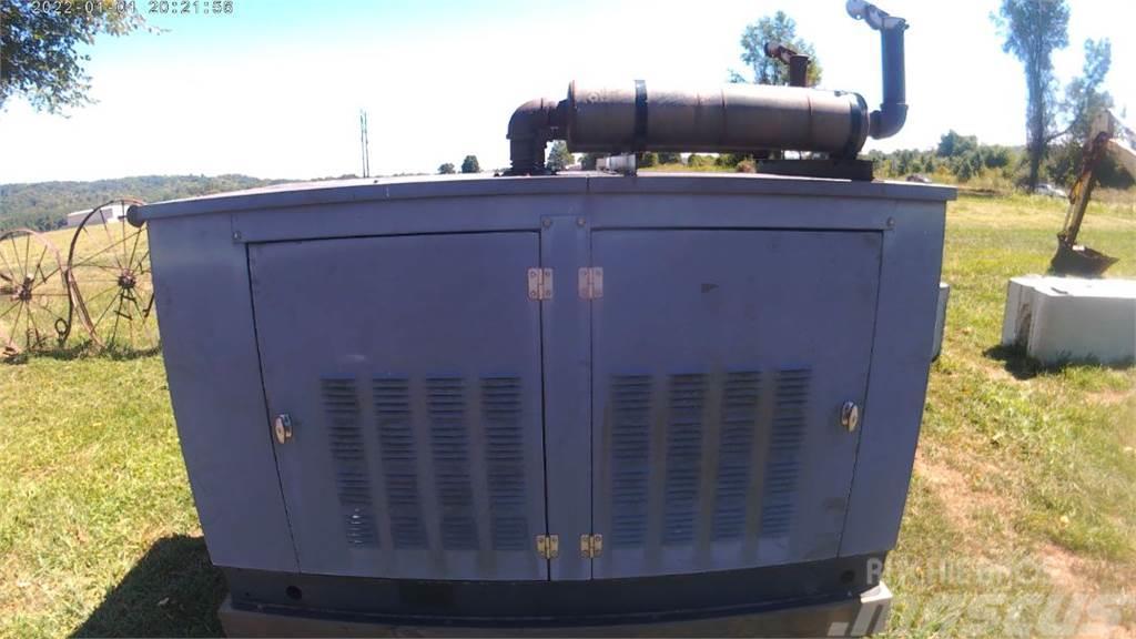 Dayton 4LM43 Ostatné generátory