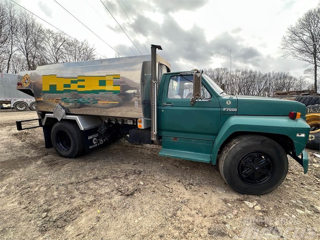 Ford F7000 Cisternové nákladné vozidlá