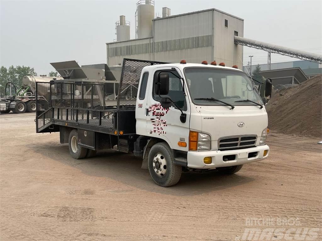 Hyundai HLD150 Flatbed w/ Ramp Plošinové nákladné automobily/nákladné automobily so sklápacími bočnicami