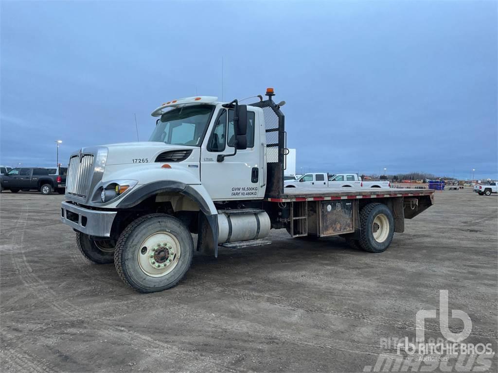 International 7400 Plošinové nákladné automobily/nákladné automobily so sklápacími bočnicami