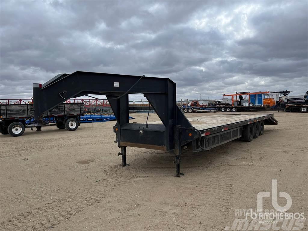 PJ TRAILERS 30 ft Tri/A Gooseneck Nízko rámové nákladné automobily