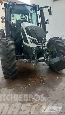 Valtra G115 HIGH TECH Traktory