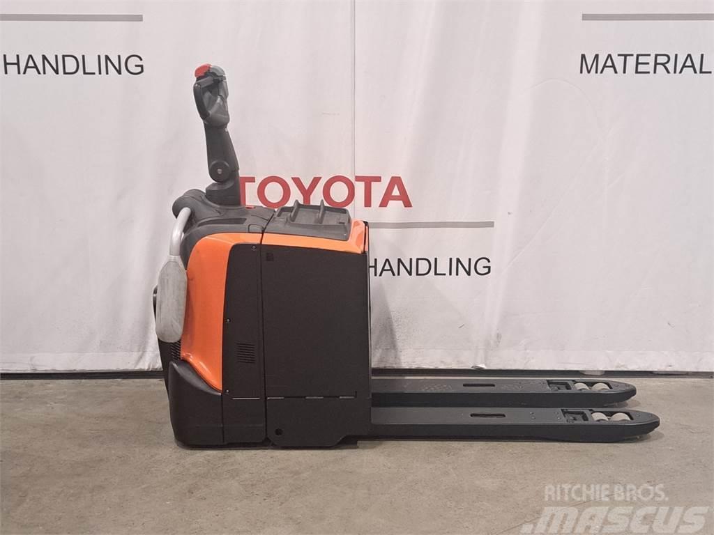 Toyota LPE250 Nízkozdvižný vozík s plošinou