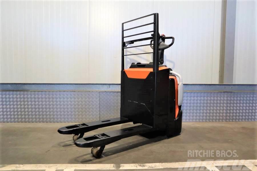 BT LPE 200 Ručne vedené vysokozdvižné vozíky