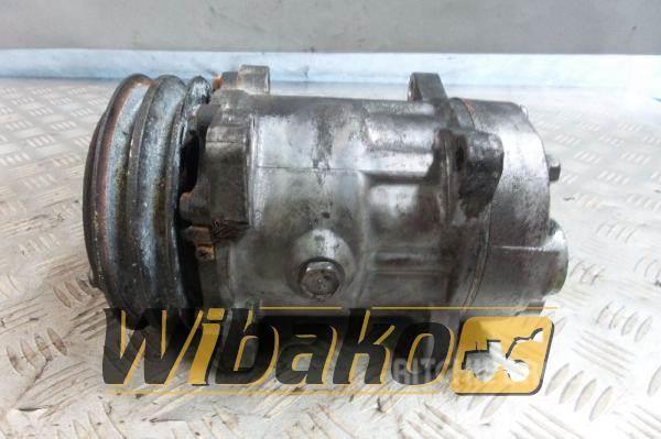 Volvo Air conditioning compressor Volvo D7D B709AS46 Motory